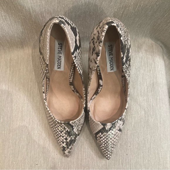 STEVE MADDEN Sz 7 Vala In  Snake Gold Pointy Toe Slip On Stilettos Heels Pumps - Picture 3 of 10